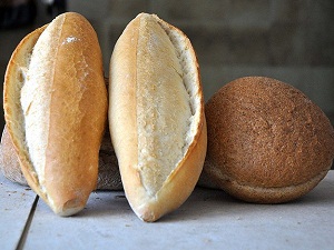 Yılda 2 milyar 100 milyon ekmek israf ediliyor