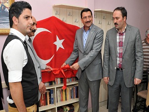 Kahvede artık okeye değil kitaba dördüncü aranıyor