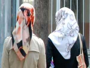 Başörtüsüzlerden 'Başörtüsüne özgürlük' çağrısı