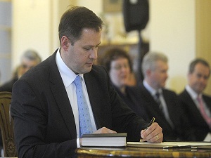 Avustralya'nın ilk Müslüman bakanı Kur'an ile yemin etti