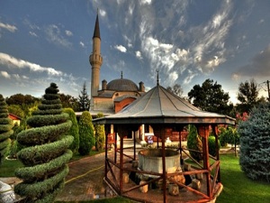 Çevre ödüllü cami doğal plato oldu