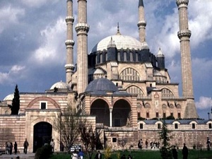 Selimiye Camisi'ndeki peyzaj çalışmaları