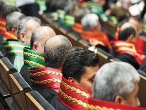 20 yıl şartı 13 bin hakim-savcıdan 10 bininin önünü kapatıyor