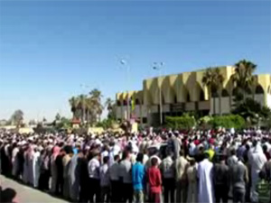 Darbeciler, namaz kılanlara da ateş etti!