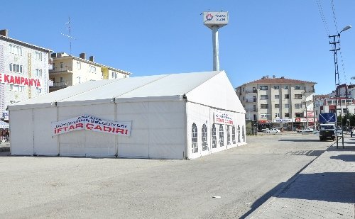 Büyükşehir Belediyesi Sincanda İftar Çadırı Kurdu