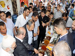 Şanlıurfa'da ücretsiz bal izdihamı