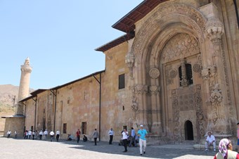 Divriği Ulu Cami’nin restorasyonu çatıdan başlayacak