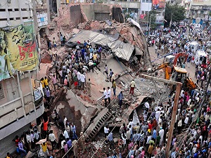 Hindistan'da çöken binada ölü sayısı artıyor