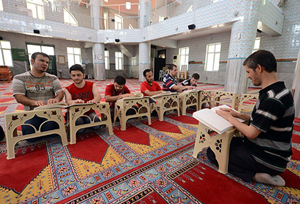 Kur'an-ı Kerim'i gönül gözleriyle okuyorlar