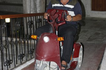 Rampalar sayesinde engelli vatandaşlar camilere kolayca ulaştı