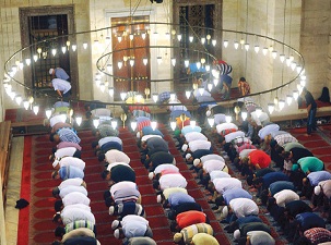 Sincan'da üç camide hatimle namaz kılınıyor