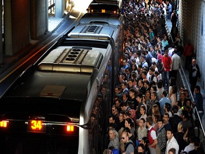 İstanbullulara bayramda toplu taşıma müjdesi