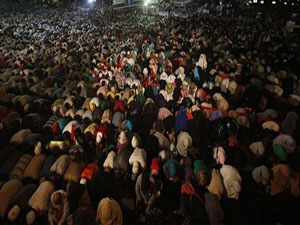 Mısır'da namlunun ucunda teravih