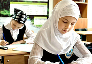 Rusya'da başörtü yasağının gerekçesi laiklik!