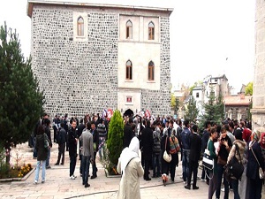 Harakani'nin türbesinde ramazan yoğunluğu