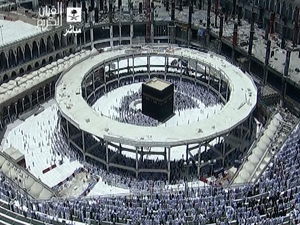 Kabe ve Mescid-i Nebevi'de ilk cuma kılındı