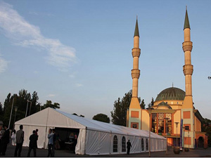 Hollanda'nın iftar çadırları Türkiye’yi aratmıyor