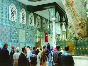Eyüp Sultan Türbesi ziyarete açıldı