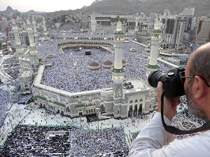 Kabe'deki çalışmaları fotoğraflayan tek kişi bir Türk