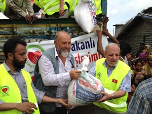 Arakanlı Müslamanlara 'Yardımeli' uzanıyor