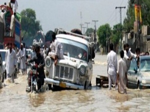 Hindistan'daki sellerde altı bin kişi kayıp