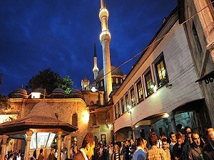 Eyüp Sultan'ı bir günde 45 bin kişi ziyaret etti