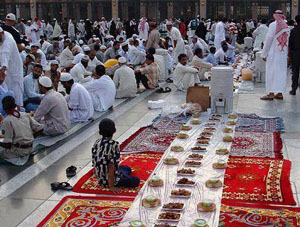 Kabe'de Ramazan boyunca 4 milyon kişi iftar yapacak