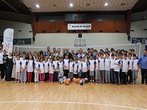 Hem Kur’an öğreniyor, hem spor yapıyorlar