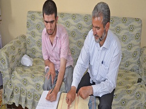 Konuşamıyor ama Kur'an'ı 'yürek'ten okuyor
