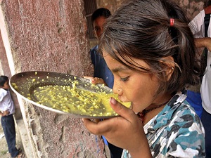 Okulda öğle yemeği yiyen 21 öğrenci öldü