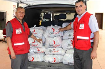 Türk Kızılayı fakirleri unutmadı