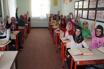 Develi Kız Kur'an Kursu 10 hafız mezun etti