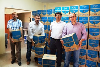 Amasyalı gönüllü eğitimcilerden 250 aileye Ramazan paketi