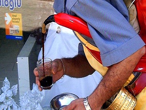 İftarda kola niyetine meyan şerbeti