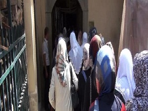 Eyüp Sultan Türbesi'nde Cuma yoğunluğu