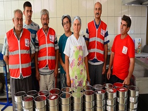Kızılay'dan her gün bin kişiye sıcak yemek
