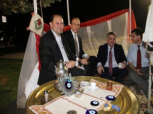 Washingtonluları iftar çadırı bir araya getirdi