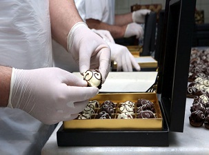 Hurmayı çikolatayla kaplayıp Ortadoğu’ya ihraç ediyor