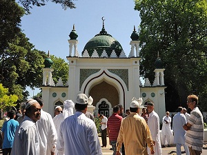 İngiltere'nin en eski camisi 124 yıldır huzurun sembolü