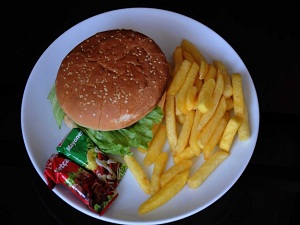 Fast food tutkunları kalori değerlerine bakmıyor