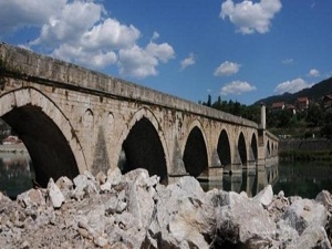 Tarihi köprüde restorasyon devam ediyor