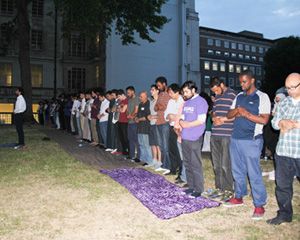 İngiliz üniversitesinde ezan, iftar ve namaz