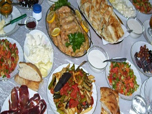 İftarı küçük lokmalarla iki öğün yapın