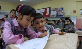 Öğrencilerle ilgili yeni kıyafet yönetmeliği esnafı sevindirdi