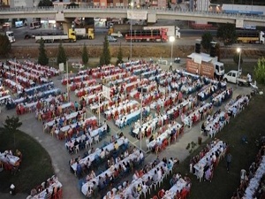 3 bin kişi iftarını birlikte açtı