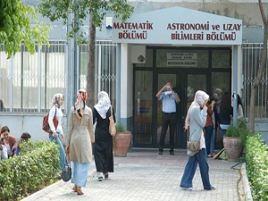 ‘Başörtülüleri takibe alan profesörün cezası ağırlaştırılmalıydı’