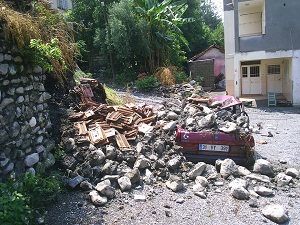 Selde zarar görenlerin yaraları sarılıyor
