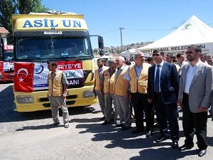 Suriye’ye, insani yardım malzemesi taşıyan 26 TIR yola çıktı