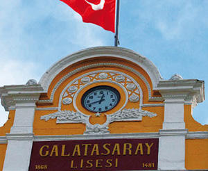 Galatasaray Lisesi'nde beş vakit namaz mecburiyidi