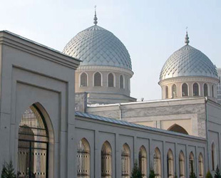 Taşkent'te tarihi cami restore edilerek ibadete açıldı